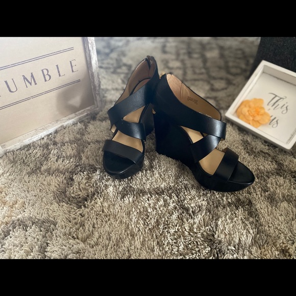 Michael Kors - Picture 2 of 2